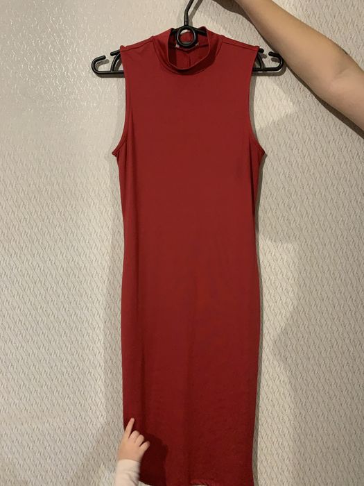 Платье миди красное