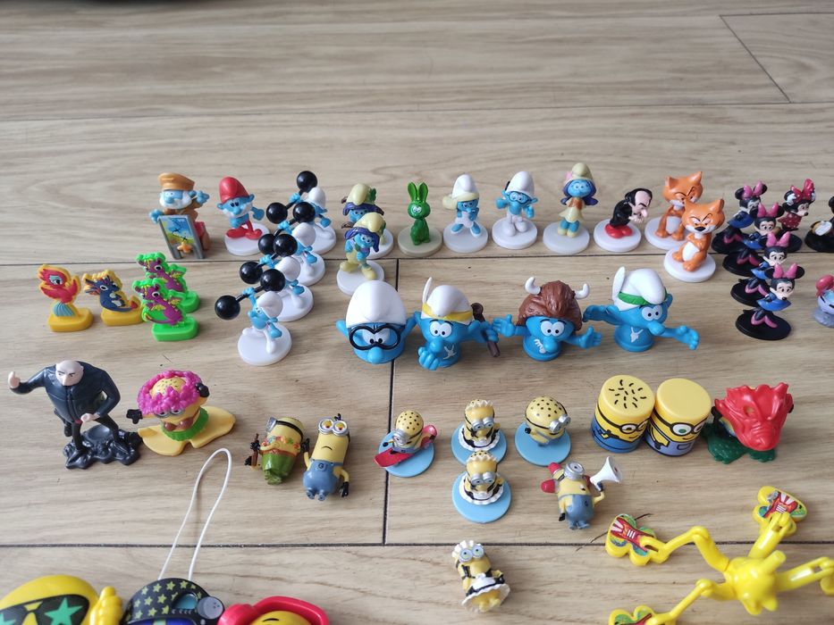 Duży zestaw małych zabawek