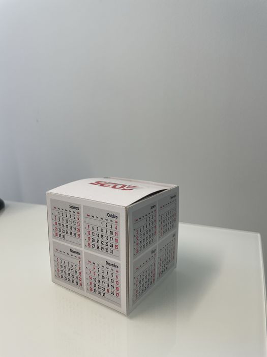 Mantenha-se organizado com o nosso calendario Cubo de 800 folhas