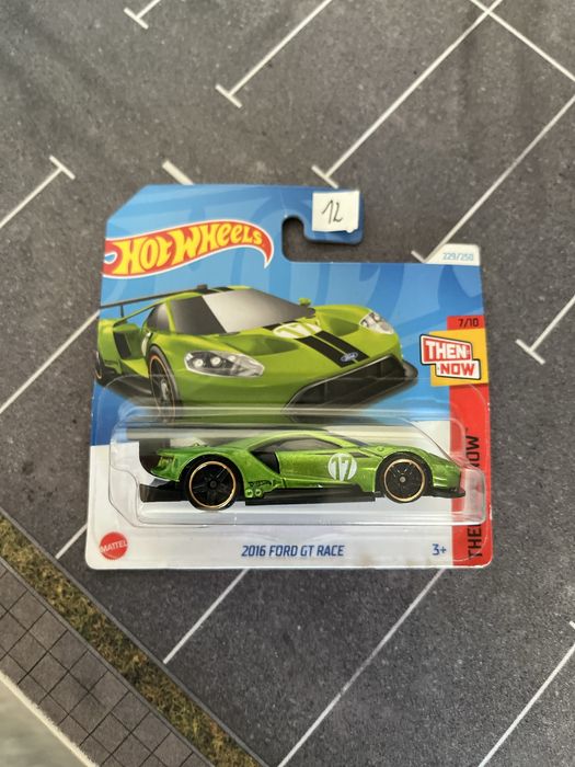 Pieć sztuk Hot wheels
