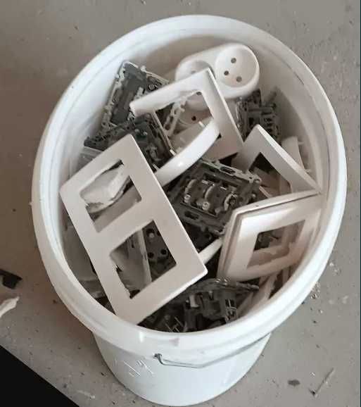 osprzęt (gniazdka i włączniki) deweloperskie- komplet