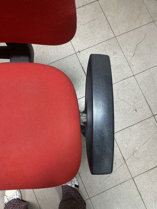 Cadeira de escritório vermelha