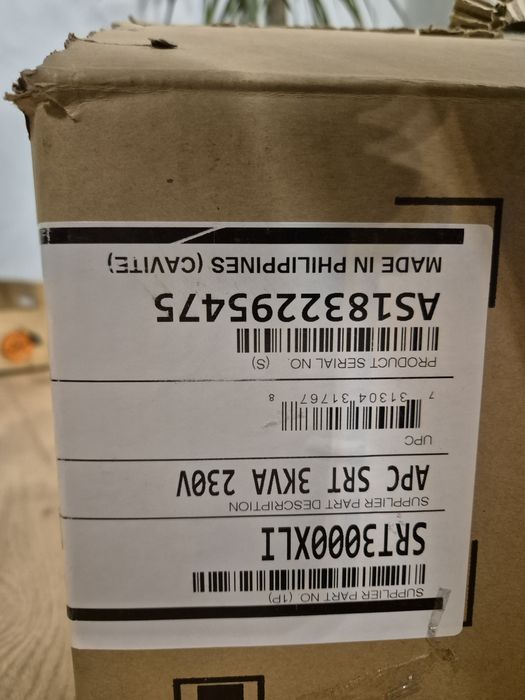 APC Smart-UPS SRT 3000VA (SRT3000XLI).