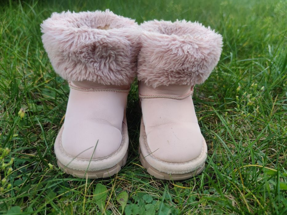Сапожки та кросівки зима
