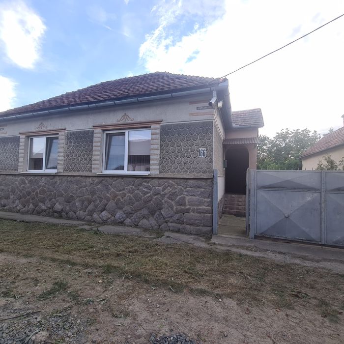 Продається чудовий сімейний будинок в м.Берегове.