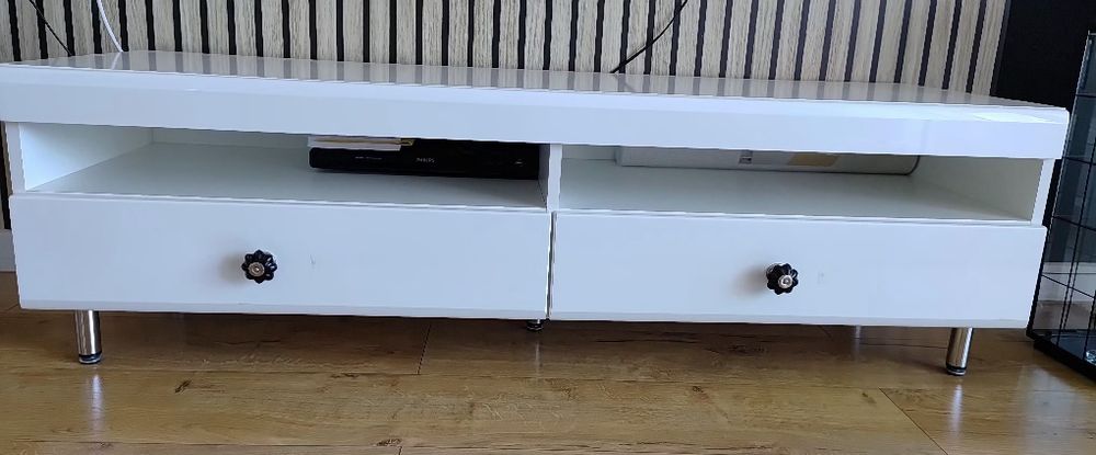 Sprzedam szafkę pod telewizor