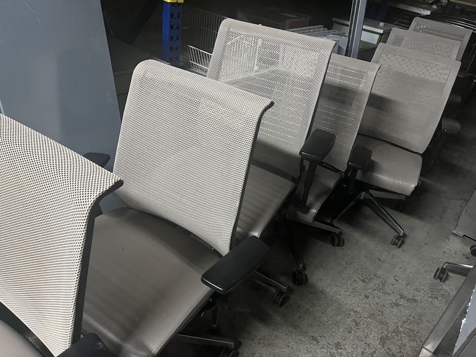 Cadeiras de Escritorio cinza com pes em inox STEELCASE
