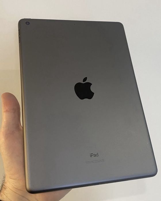 iPad  9.7 гарний стан