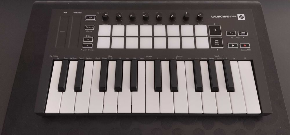 Controlador/Teclado MIDI NOVATION LAUNCKEY 25 MK3