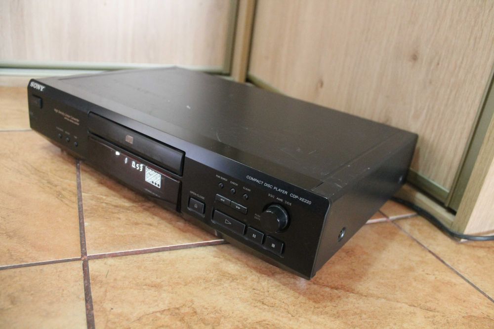 Odtwarzacz CD Sony CDP-XE 220
