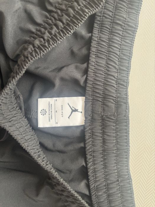 Продам спортивні шорти Jordan
