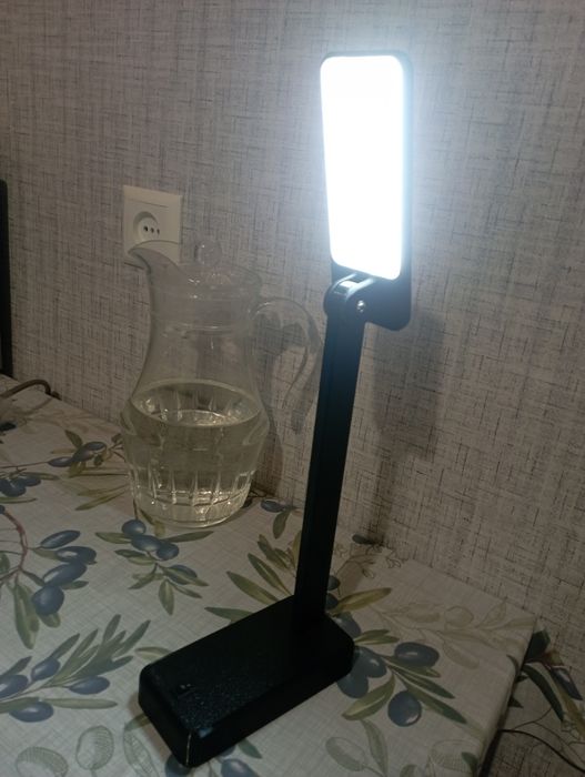 Настольный светильник с функцией павербанка