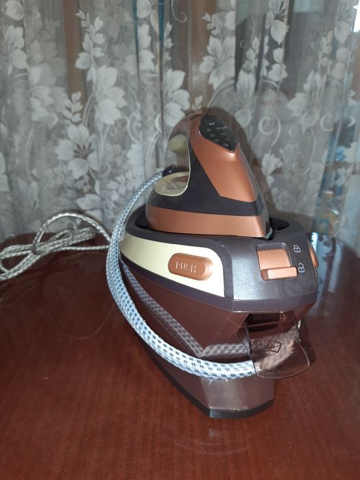 Утюг с парогенератором Grunhelm EI2609C