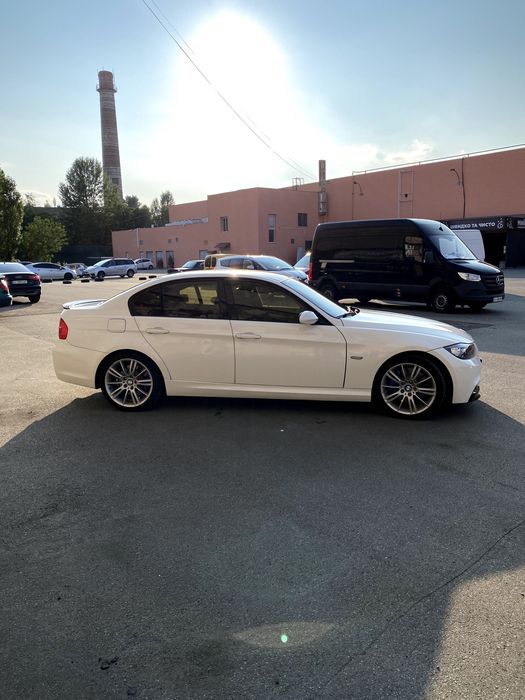 BMW E90 328xi 2010 3.0I