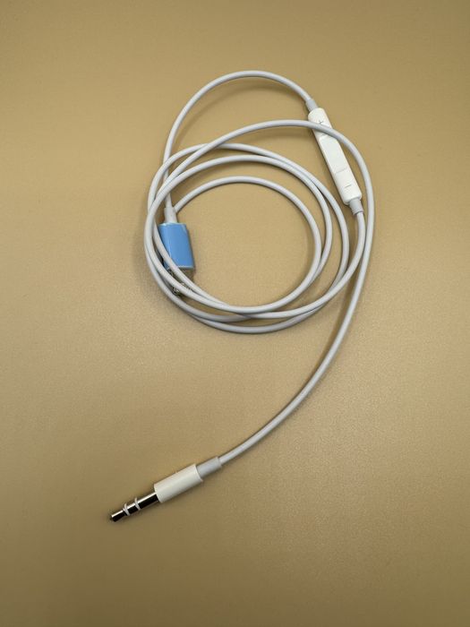 Перехідник Lightning на 3.5 мм AUX аудіокабель з керуванням