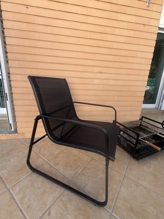 Conjunto de mesa e 4 cadeiras exterior e guarda sol