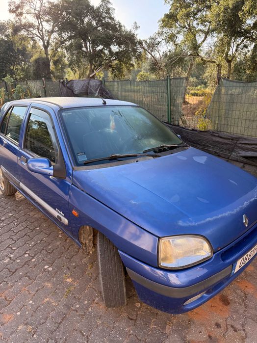 Renault Clio 1.2 Gasolina – 1996 – Inspeção válida