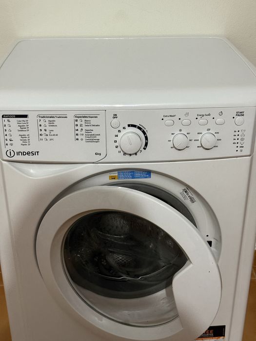 Máquina de Lavar Roupa Indesit 6 Kg | 1200 RPM |