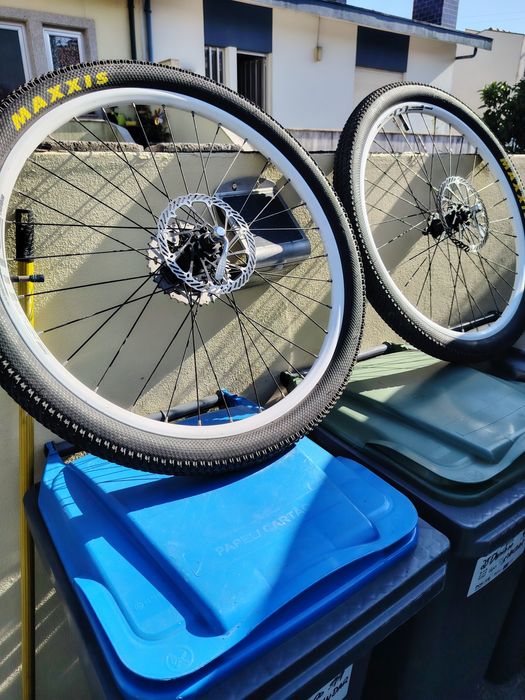 Rodas 26 BTT com pneus maxxis