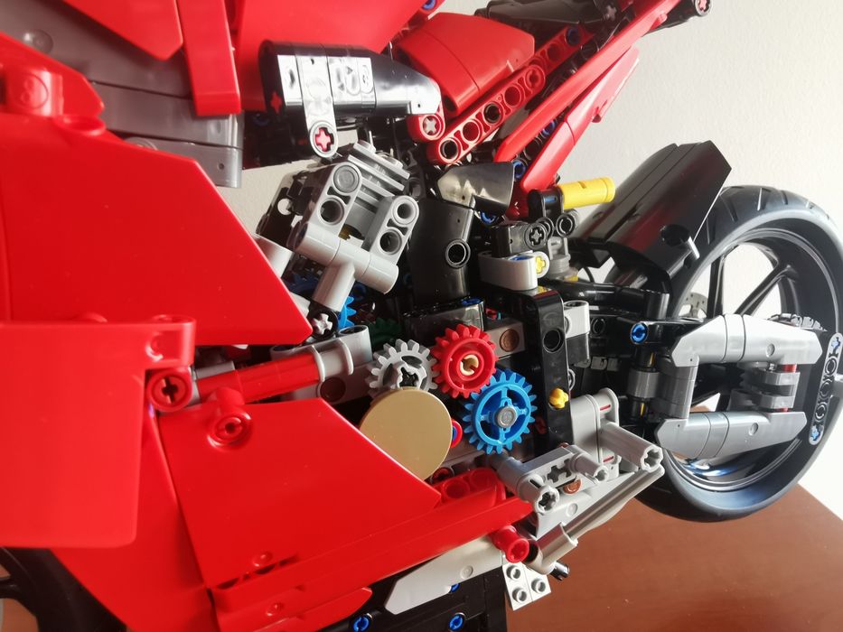 Lego 42202 Ducati Panigale V4 S