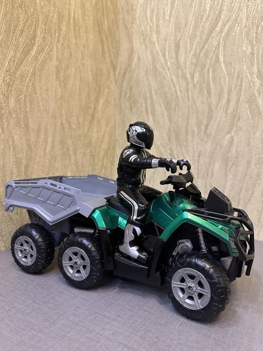 Игрушечный Радиоуправляемый квадратики с фигуркой