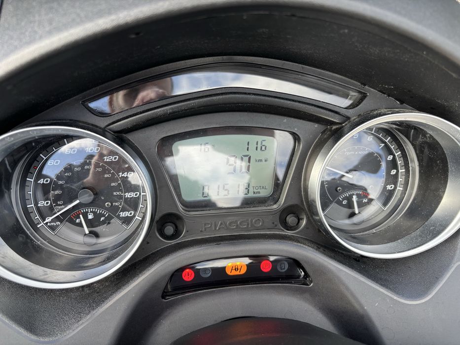 Piaggio MP3 300 só com 1500 kms
