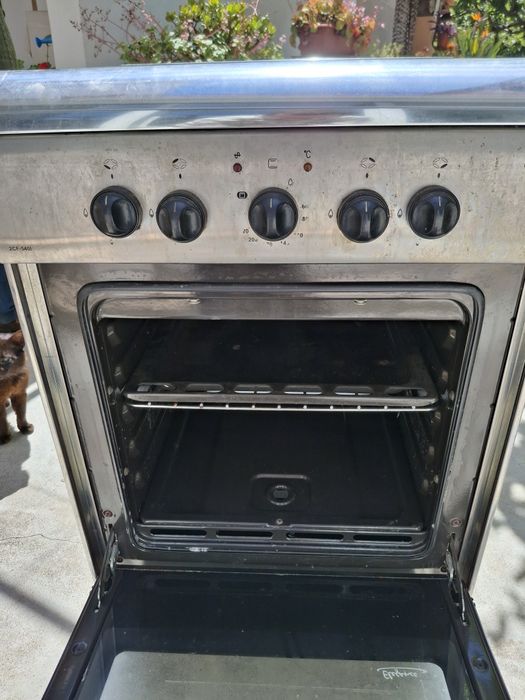 Fogão a gás com forno elétrico