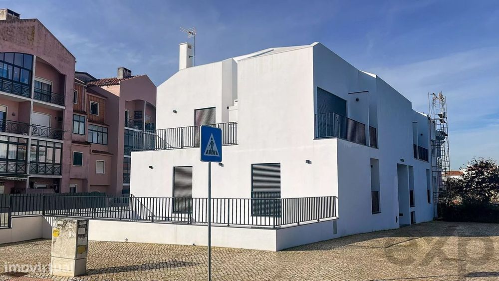 Apartamento Moderno em Alcabideche: Conforto e Tecnologia