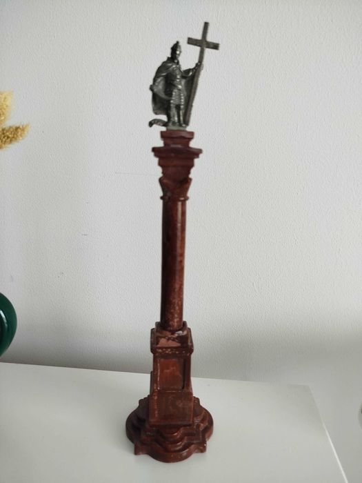 Kolumna metalewa Statuetka Figura Króla Zygmunta III Wazy , wys. - 24,5 cm, Symbol Warszawy na podstawie z żywica