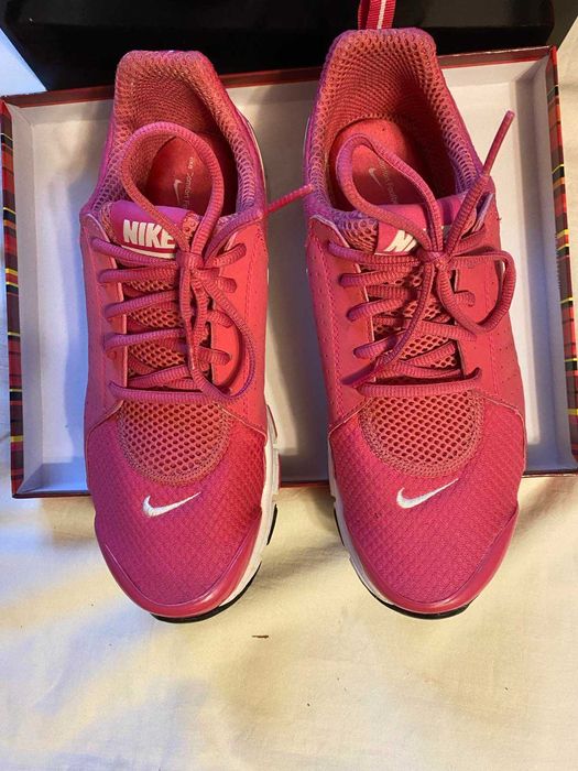 Кросовки  жіночі  -  NIKE -  Нові