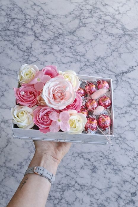 Flower Box z mydlanymi kwiatami  Lindor