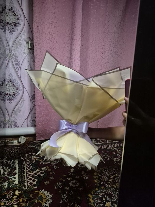 Букет з атласних троянд 51