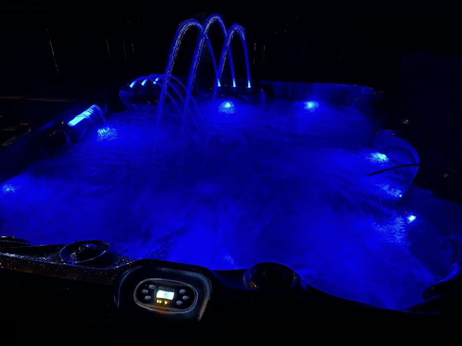 Jacuzzi ogrodowe BALBOA 4x pompa 100 dysz ozon audio LED