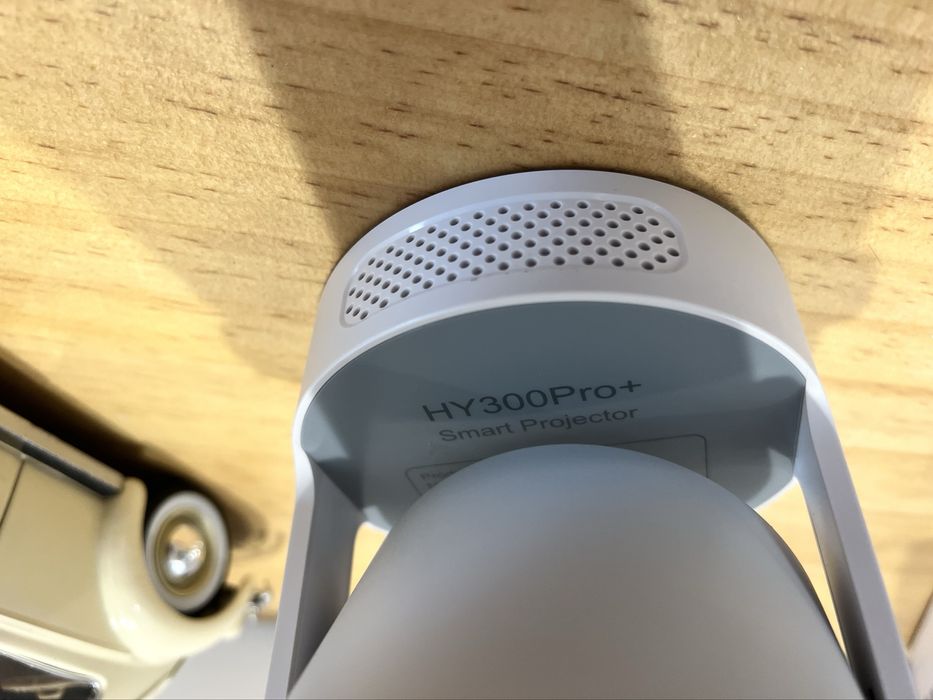 Projetor HY300 Pro+ – Compacto e Versátil Novo