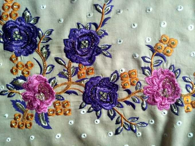 в национальном стиле красивая вышивка шелком на хлопке гирлянда цветы