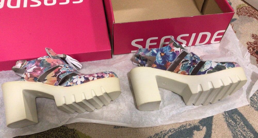 Sandálias Seaside salto alto, tamanho 39 - NOVAS