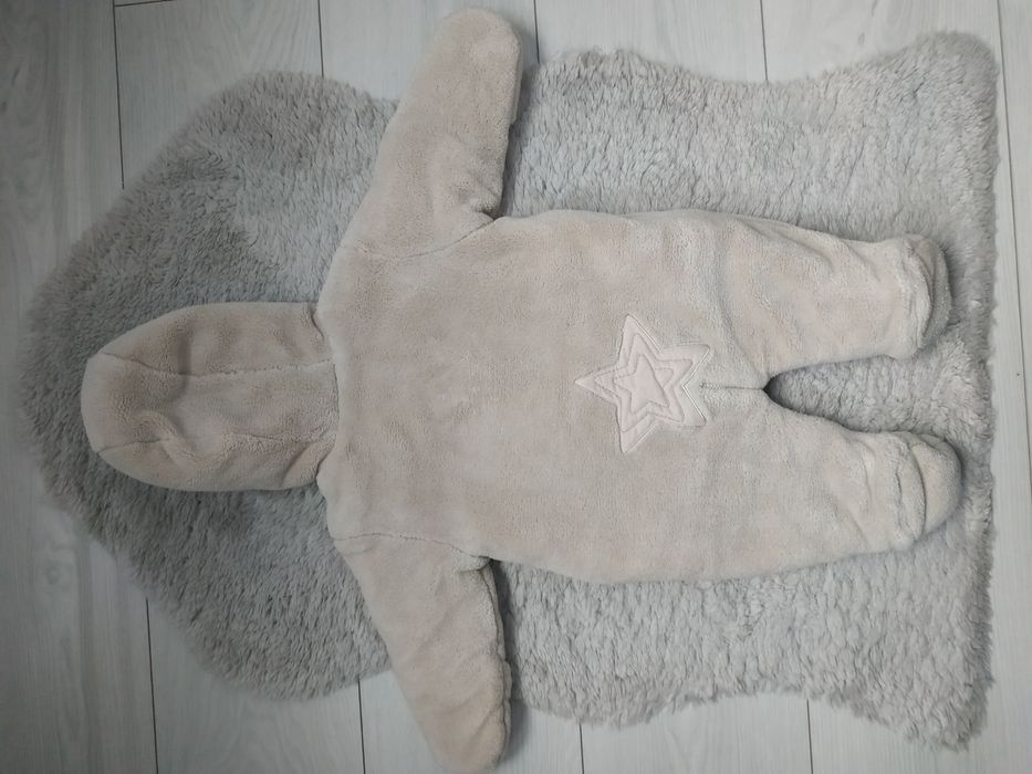 Kombinezon/jesień/zima/unisex/beżowy/miś/Mamas & Papas/r.56/62