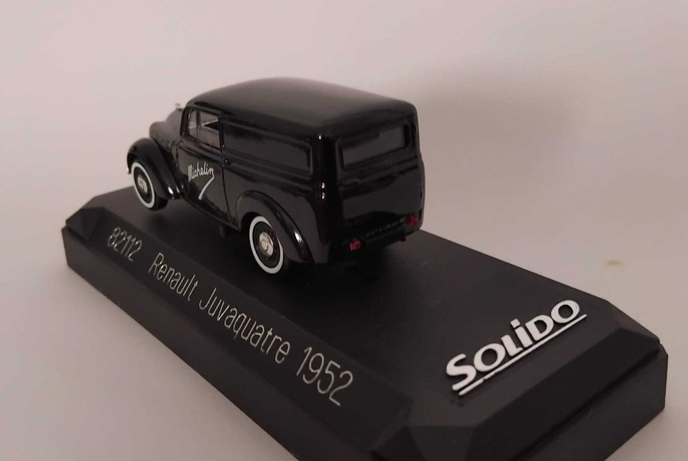 Renault Yuvaquatre 1952. Solido.  1:43.   25€.  Vendo miniatura da minha coleção.