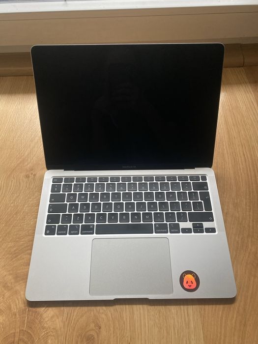 Sprzedam oryginalnego MacBooka Air (Apple M1, 2020), model A2337.