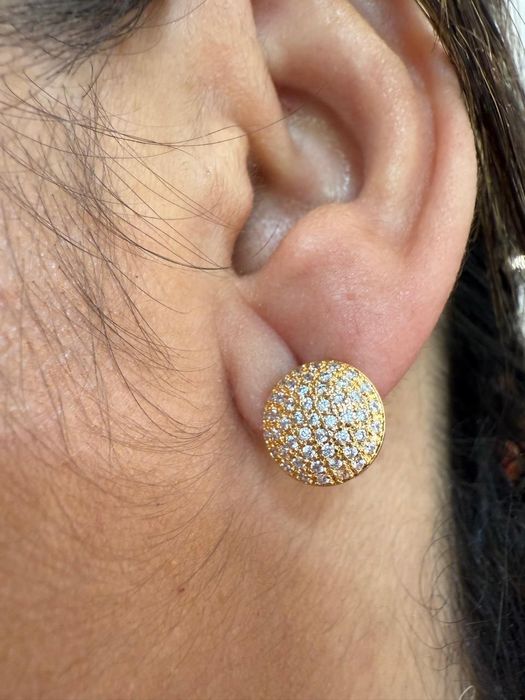 Brinco pizza folheado a ouro,  com zircoia,semijoia de qualidade.