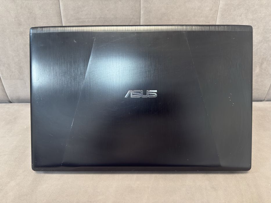 Asus FX753 (i7-7700HQ, GTX 1050, 8Gb, 256Gb)