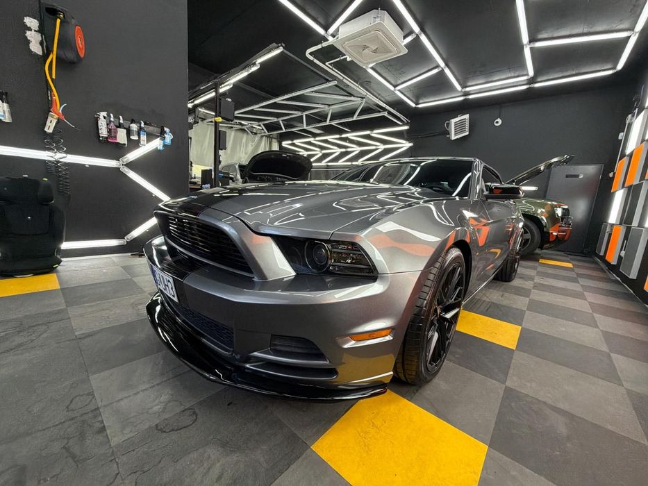 Ford Mustang po serwisie, obniżony, zmienione wydechy