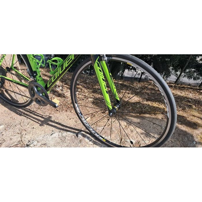 Bicicleta de carbono com ultegra 11v e mavic