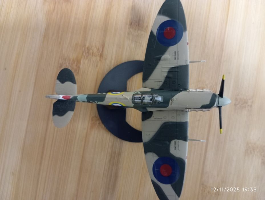 Aviões míticos da segunda guerra mundial.
Caças famosos.
Um Siptfire S