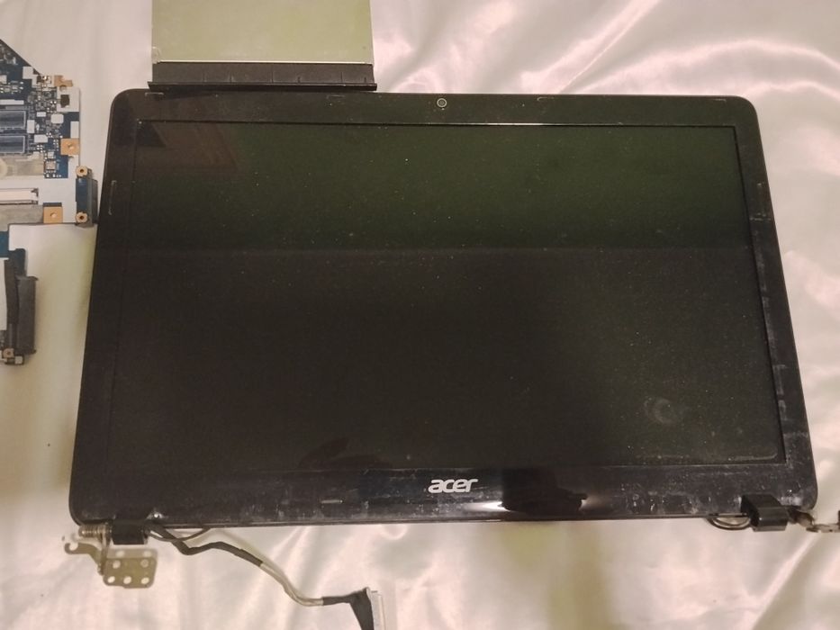 Częsci do laptopa matryca Acer E-1 531