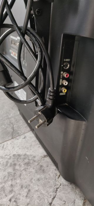 Tv . LG 42" model 42LC41