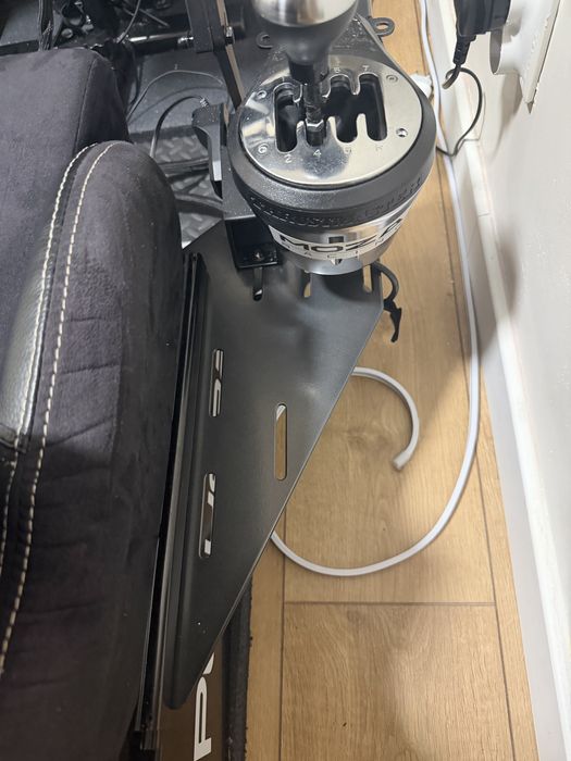 Playseat Evolution  + szyny fotela (regulacja)