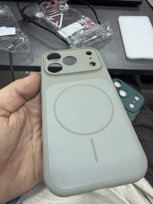Продам чохол на iphone 17 pro