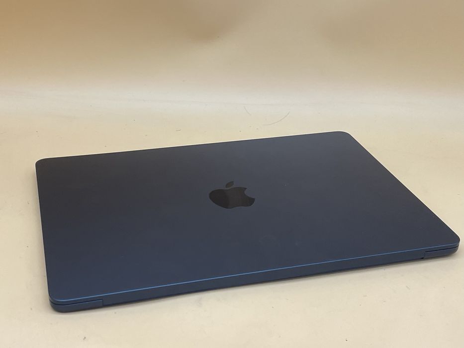 Macbook air 2022 m2 256 gb