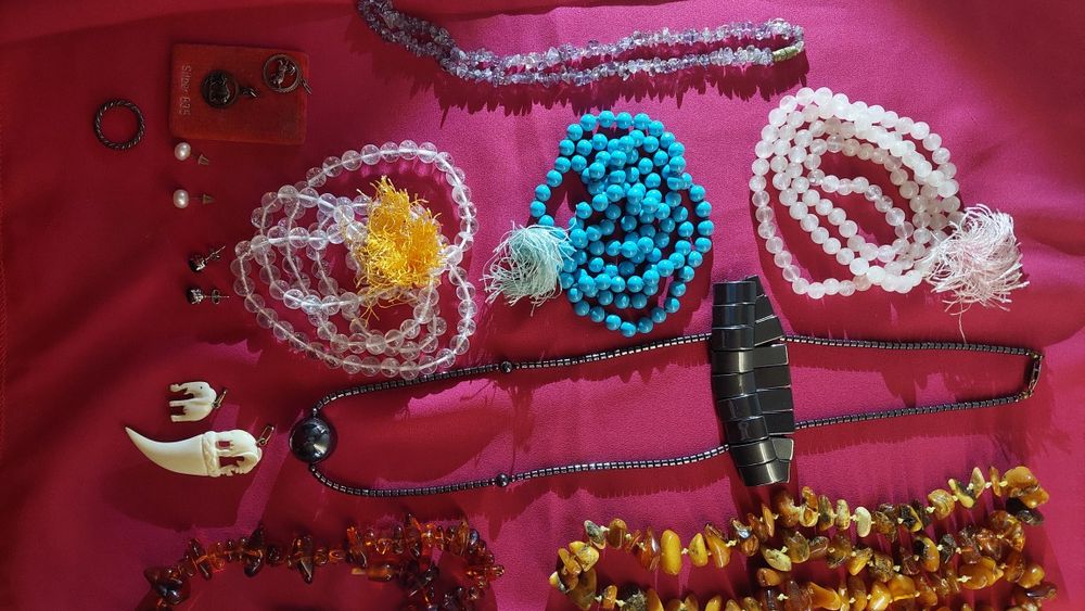 Бижутерия(натуральные камни,колье, браслет,серьги).